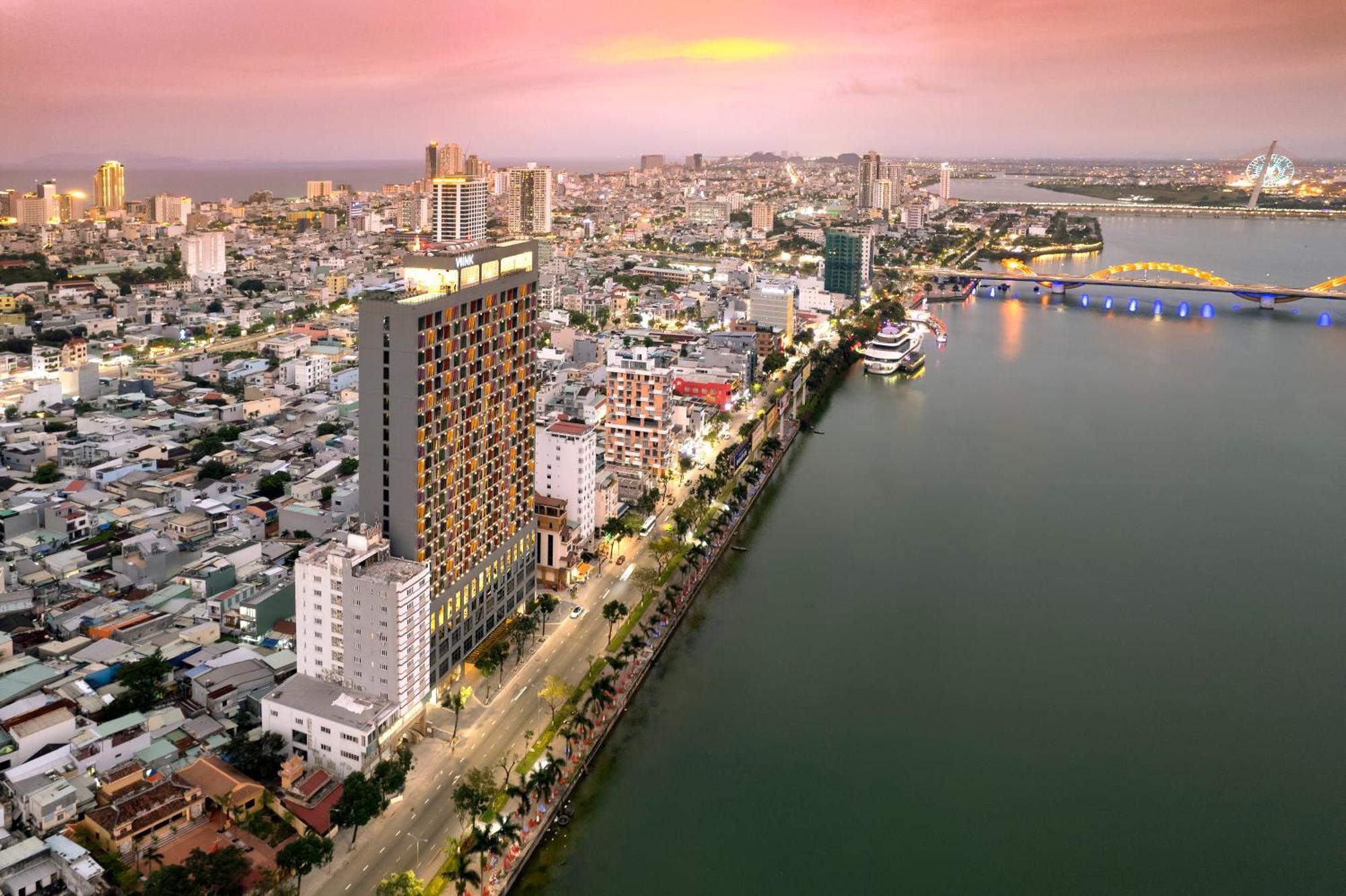 Wink Icon Hotel Danang Riverside - Luxury Suites - 24Hrs Stay & Rooftop Pool Bar Eksteriør billede