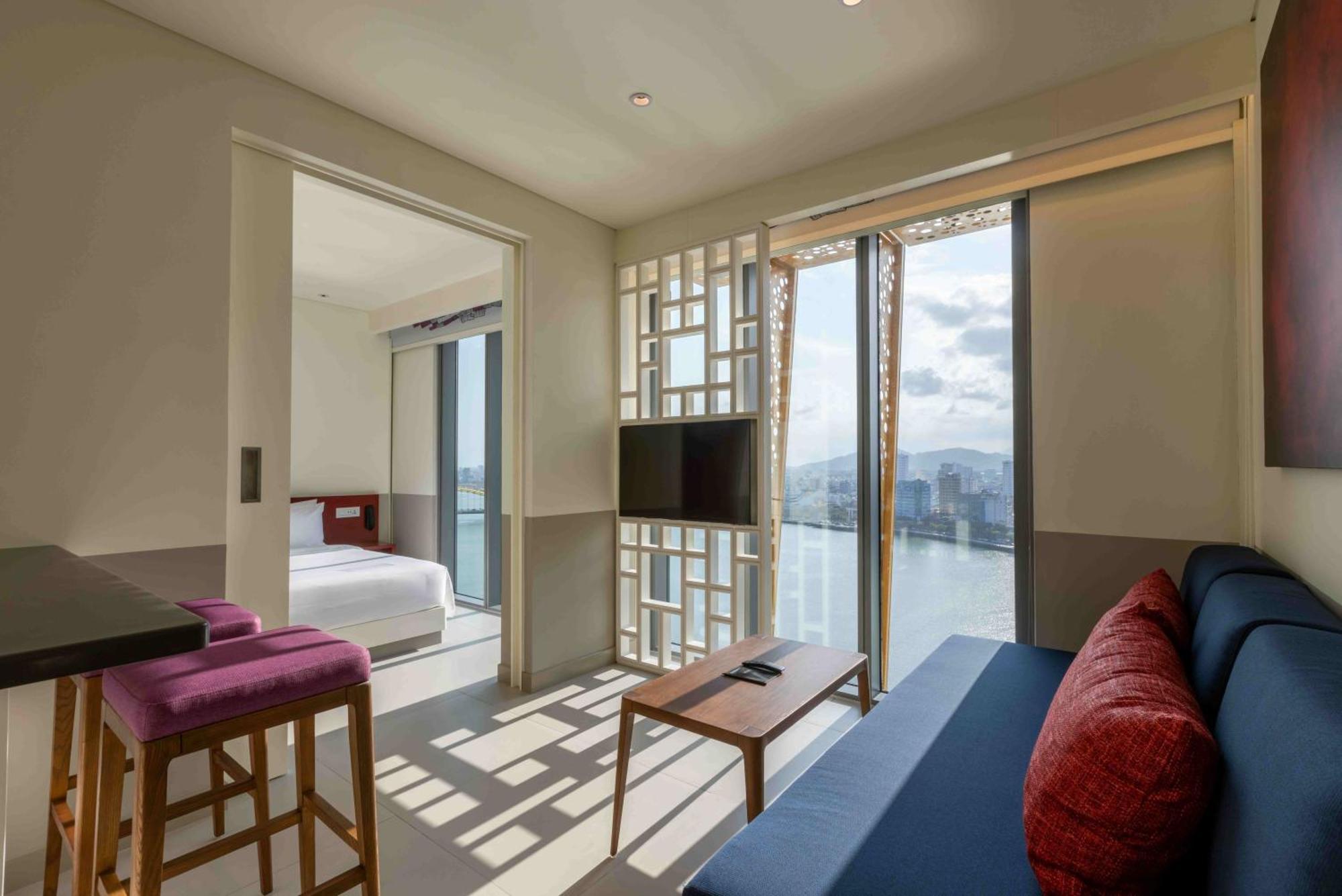 Wink Icon Hotel Danang Riverside - Luxury Suites - 24Hrs Stay & Rooftop Pool Bar Eksteriør billede