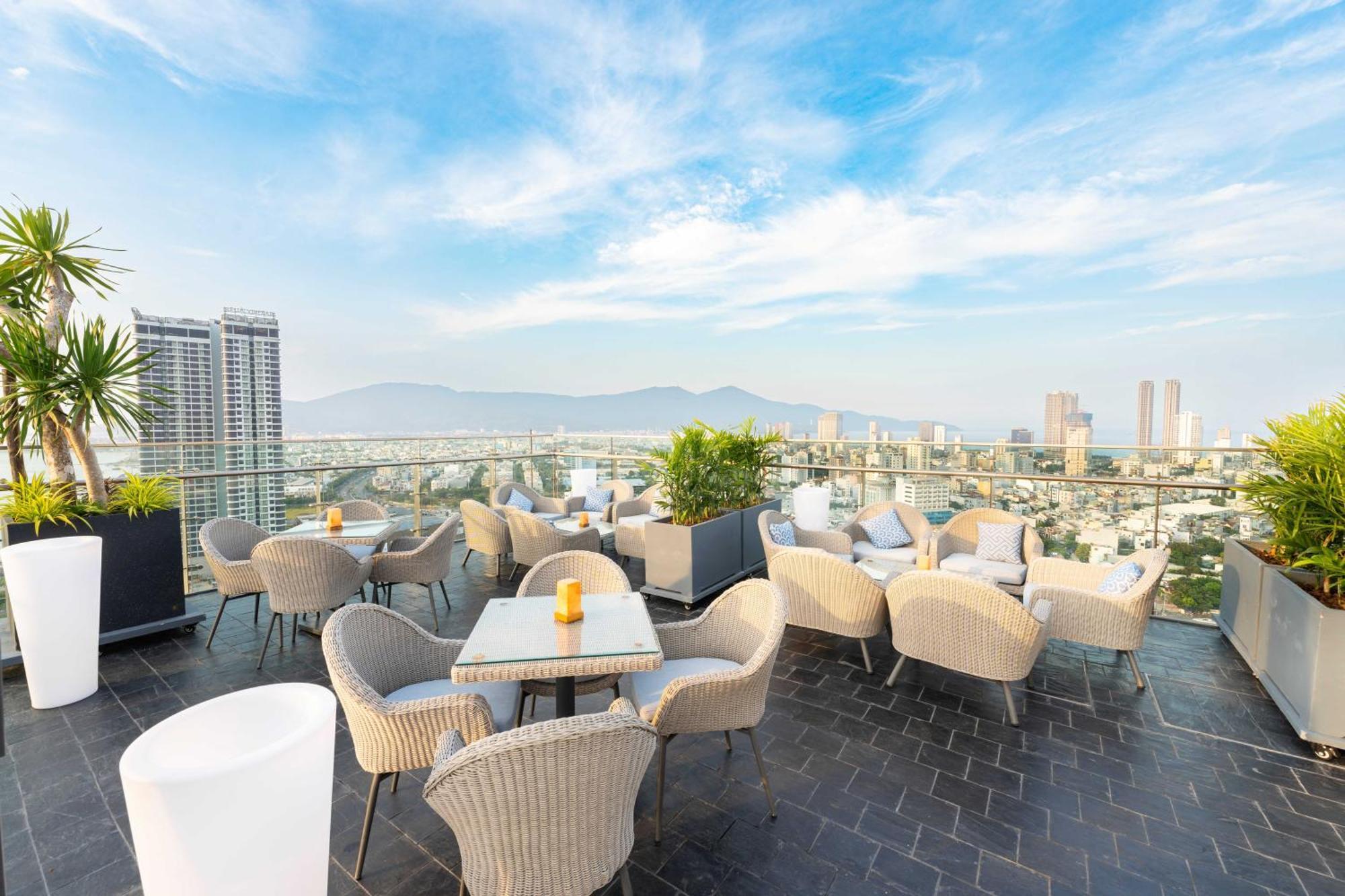Wink Icon Hotel Danang Riverside - Luxury Suites - 24Hrs Stay & Rooftop Pool Bar Eksteriør billede