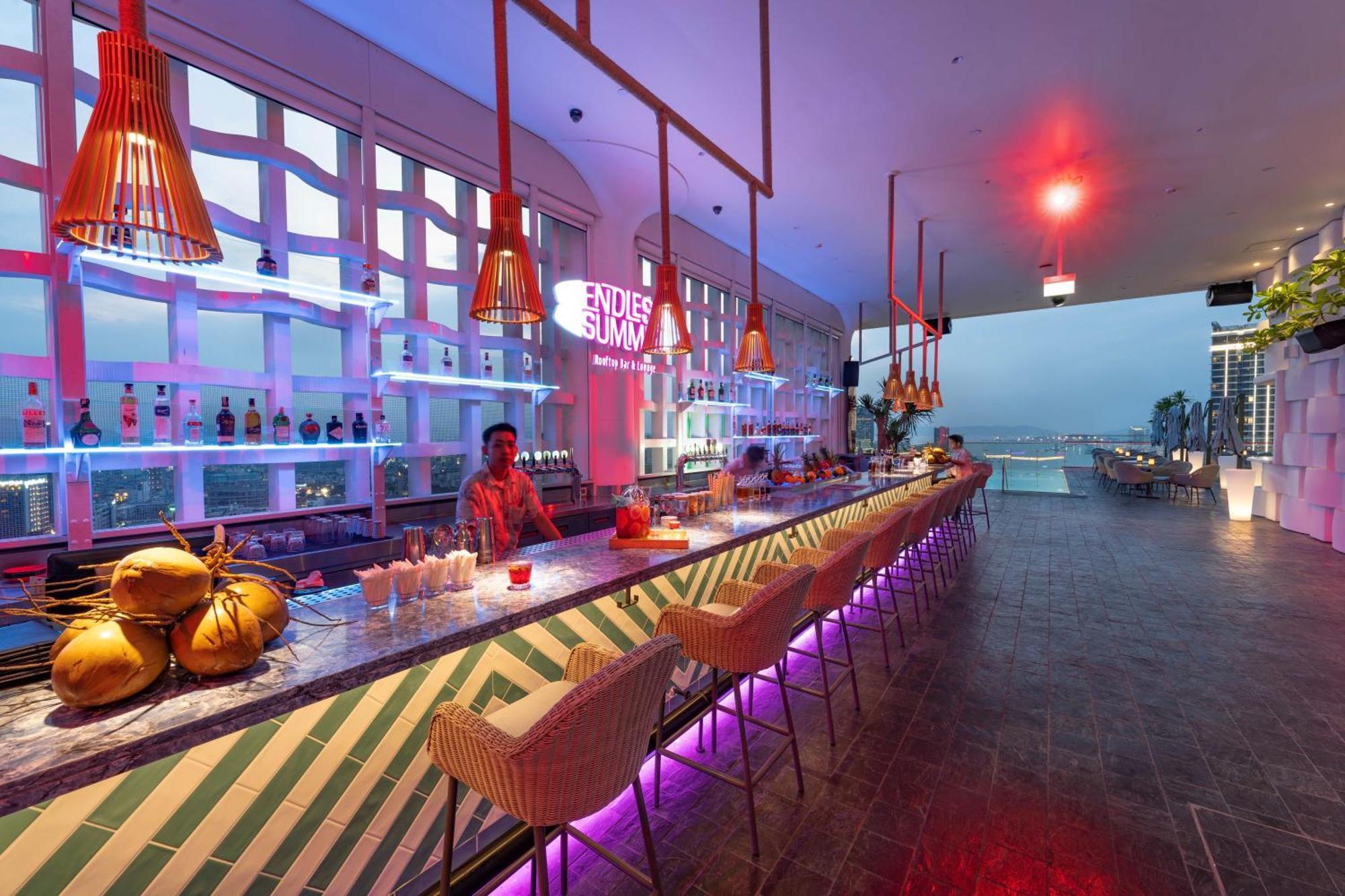Wink Icon Hotel Danang Riverside - Luxury Suites - 24Hrs Stay & Rooftop Pool Bar Eksteriør billede