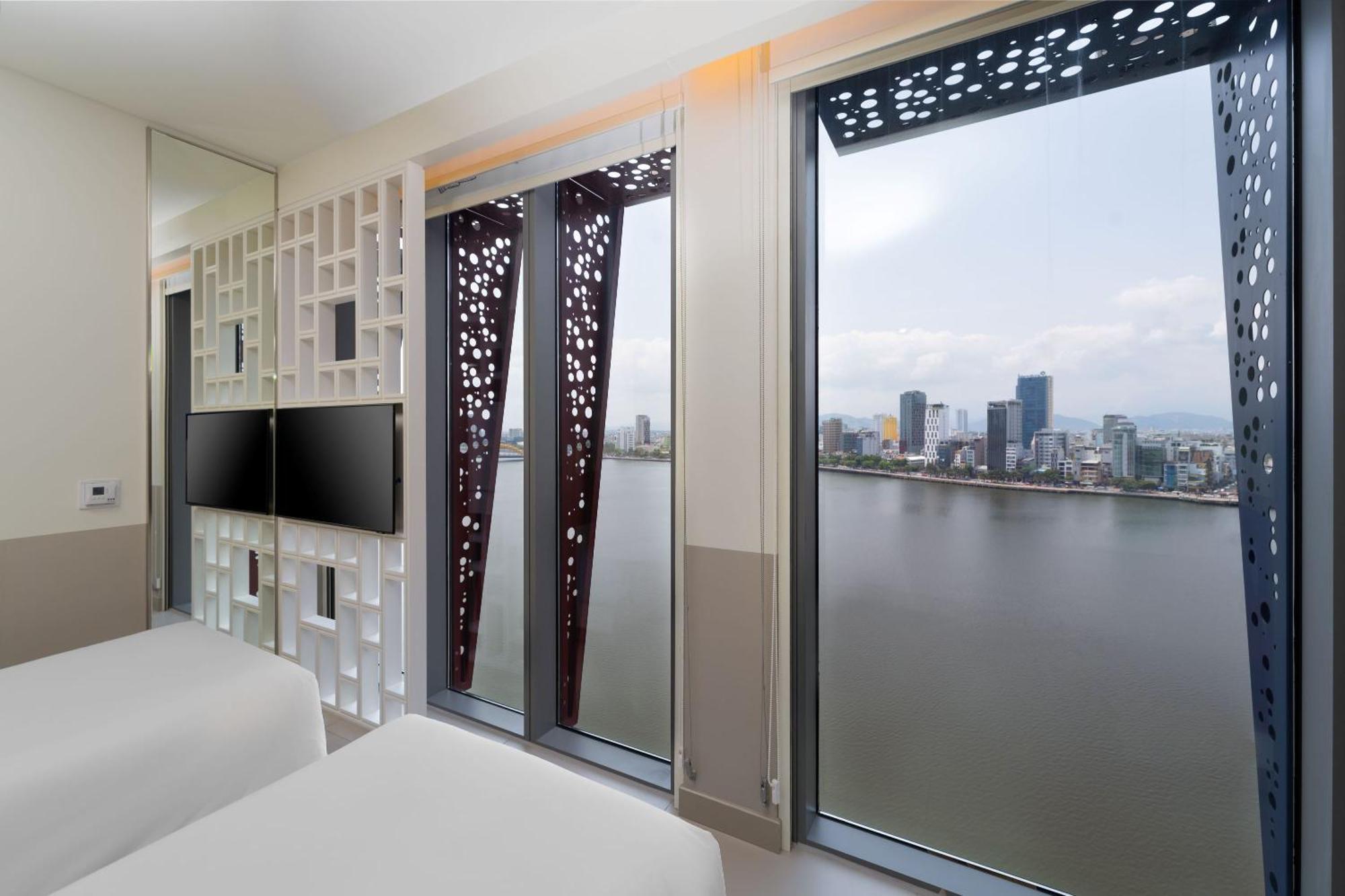 Wink Icon Hotel Danang Riverside - Luxury Suites - 24Hrs Stay & Rooftop Pool Bar Værelse billede