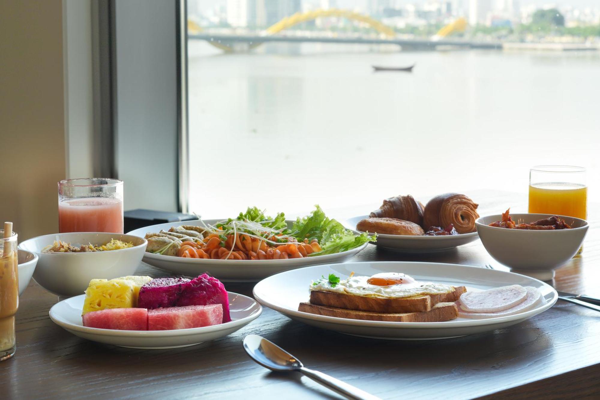 Wink Icon Hotel Danang Riverside - Luxury Suites - 24Hrs Stay & Rooftop Pool Bar Eksteriør billede