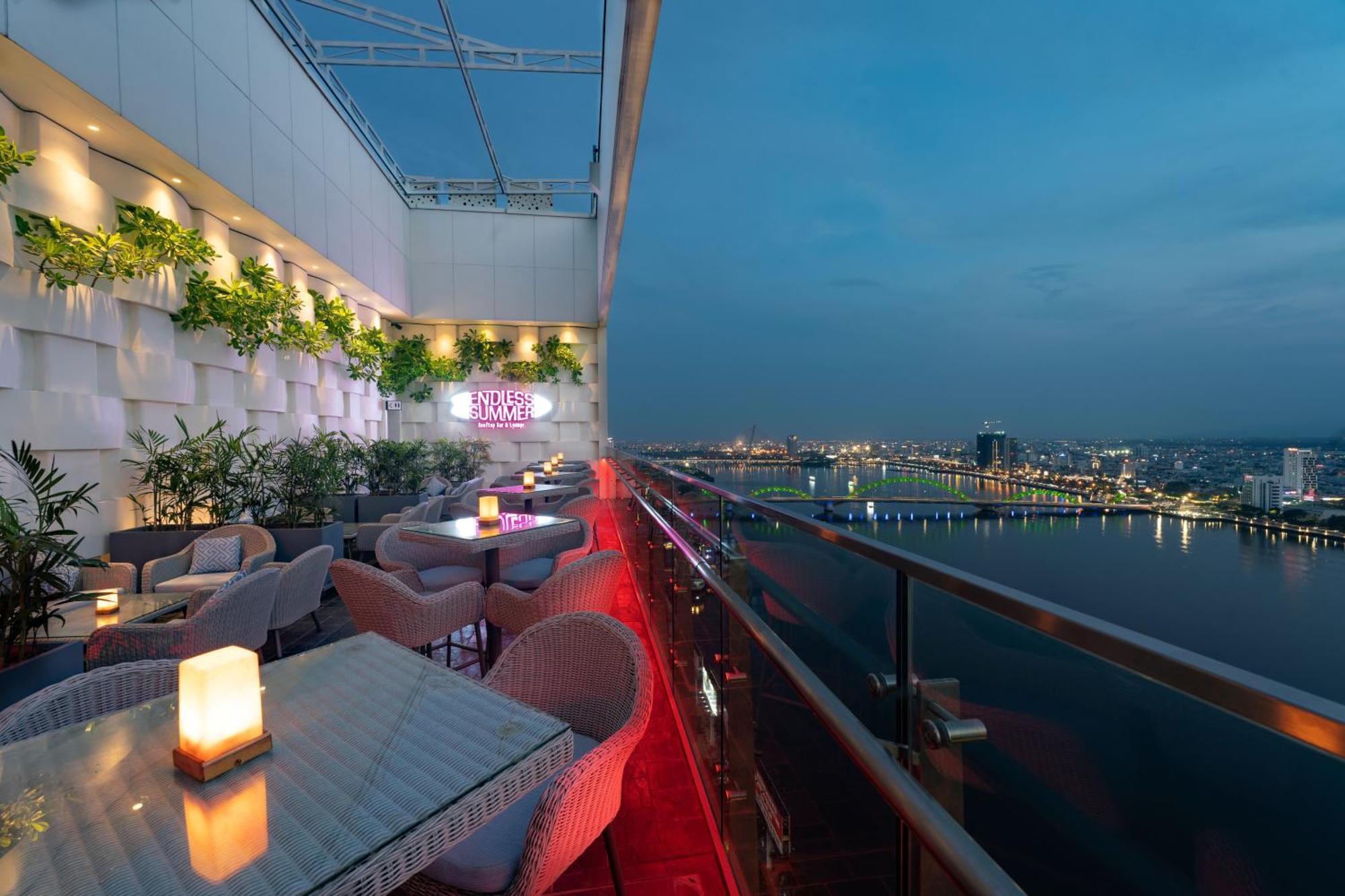 Wink Icon Hotel Danang Riverside - Luxury Suites - 24Hrs Stay & Rooftop Pool Bar Eksteriør billede