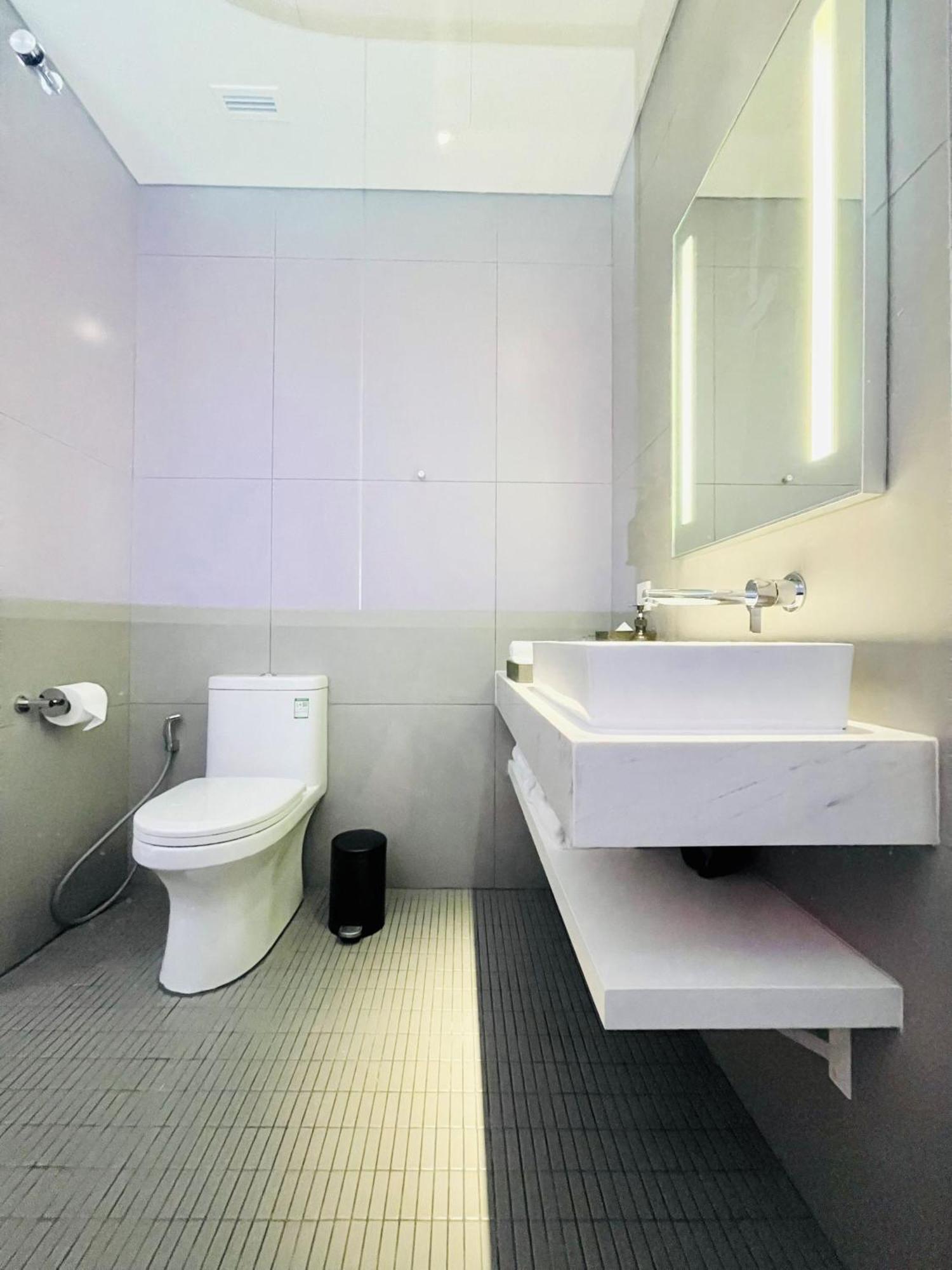 Wink Icon Hotel Danang Riverside - Luxury Suites - 24Hrs Stay & Rooftop Pool Bar Eksteriør billede
